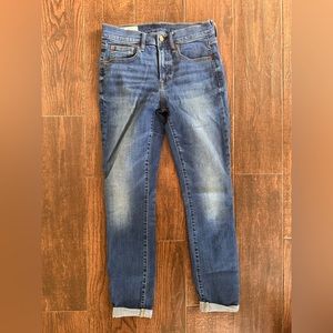 Gap True Skinny MidRise jeans size 26 (2reg)